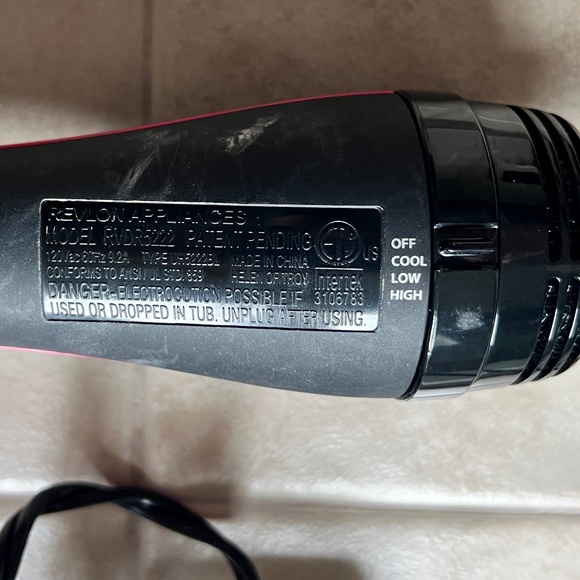 REVLON One Step Volumizer Hair Dryer and Styler | Less Frizz, More Shine - Picture 4 of 11